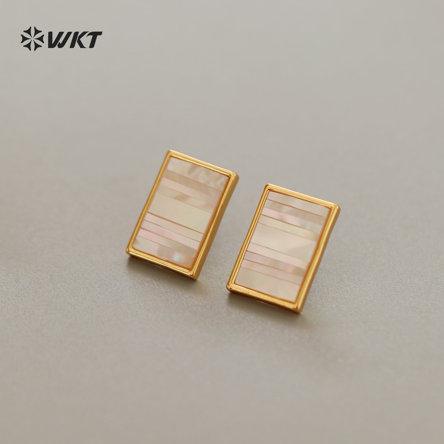 WT-MPE184 Elegant Style 18K Gold Electroplated Mabe Shell Round Heart Shape Design Earrings For Lady Daily Wearing Jewelry