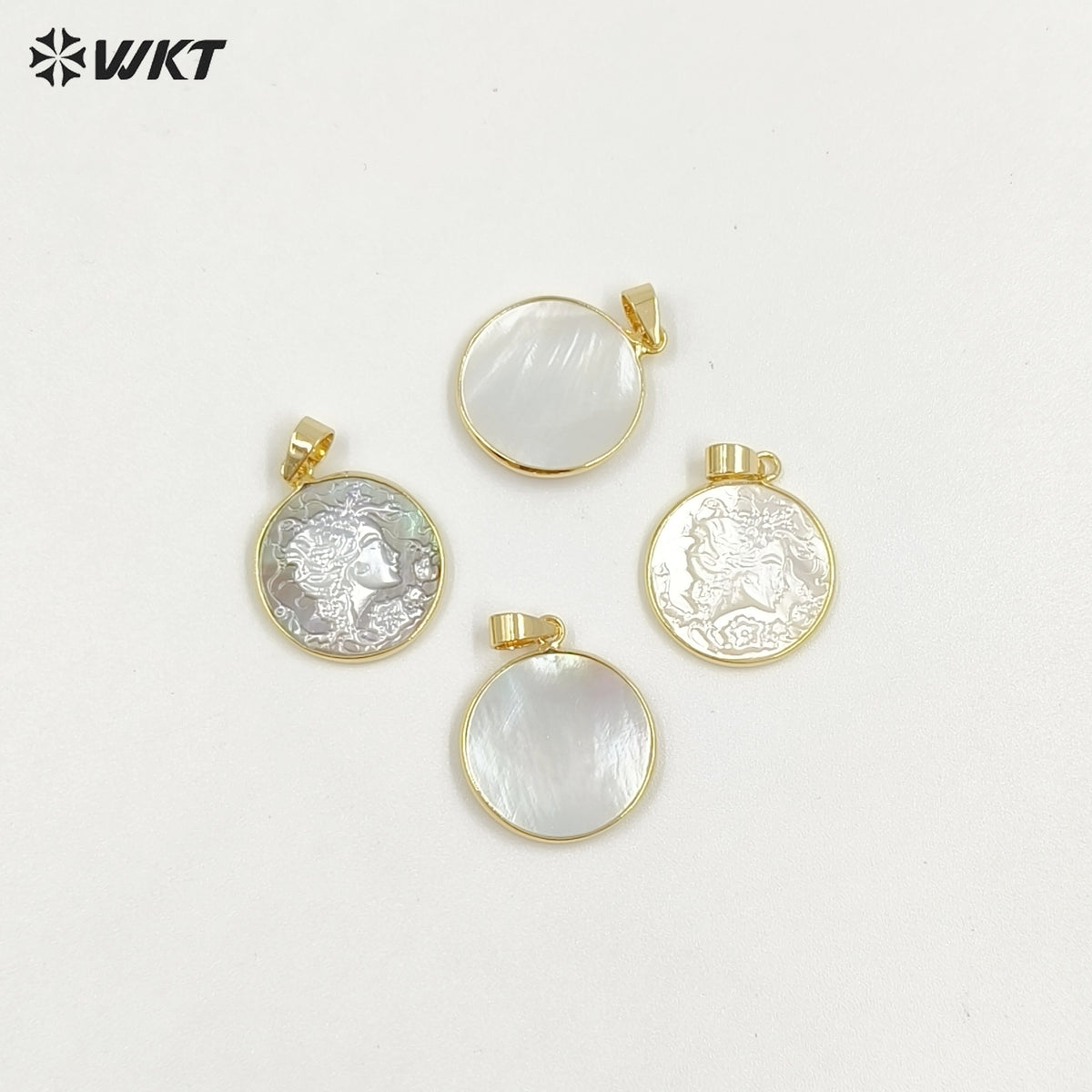 WT-JP418 Wholesale Fashion Gold Bezel Round Laser Carved Natural Shell Cameo Pendant for Necklace Design