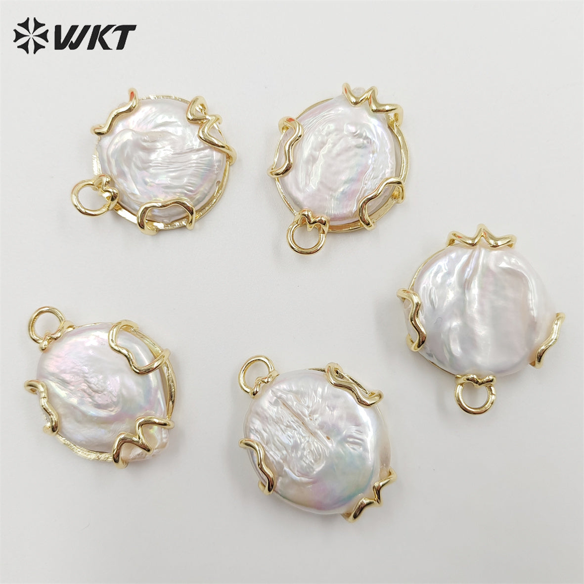 WT-JP335 Amazing Newest Irregular Natural Coin Shape Freshwater Pearl Pendants 18k Gold Plated Claw Setting Jewelry Pendants