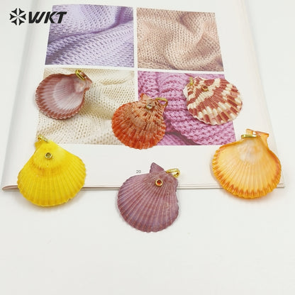 WT-JP504 Newest Items Wholesale Zircon And Natural Colors Scallop Shell Pendants For Friends Party Present Jewelry Making