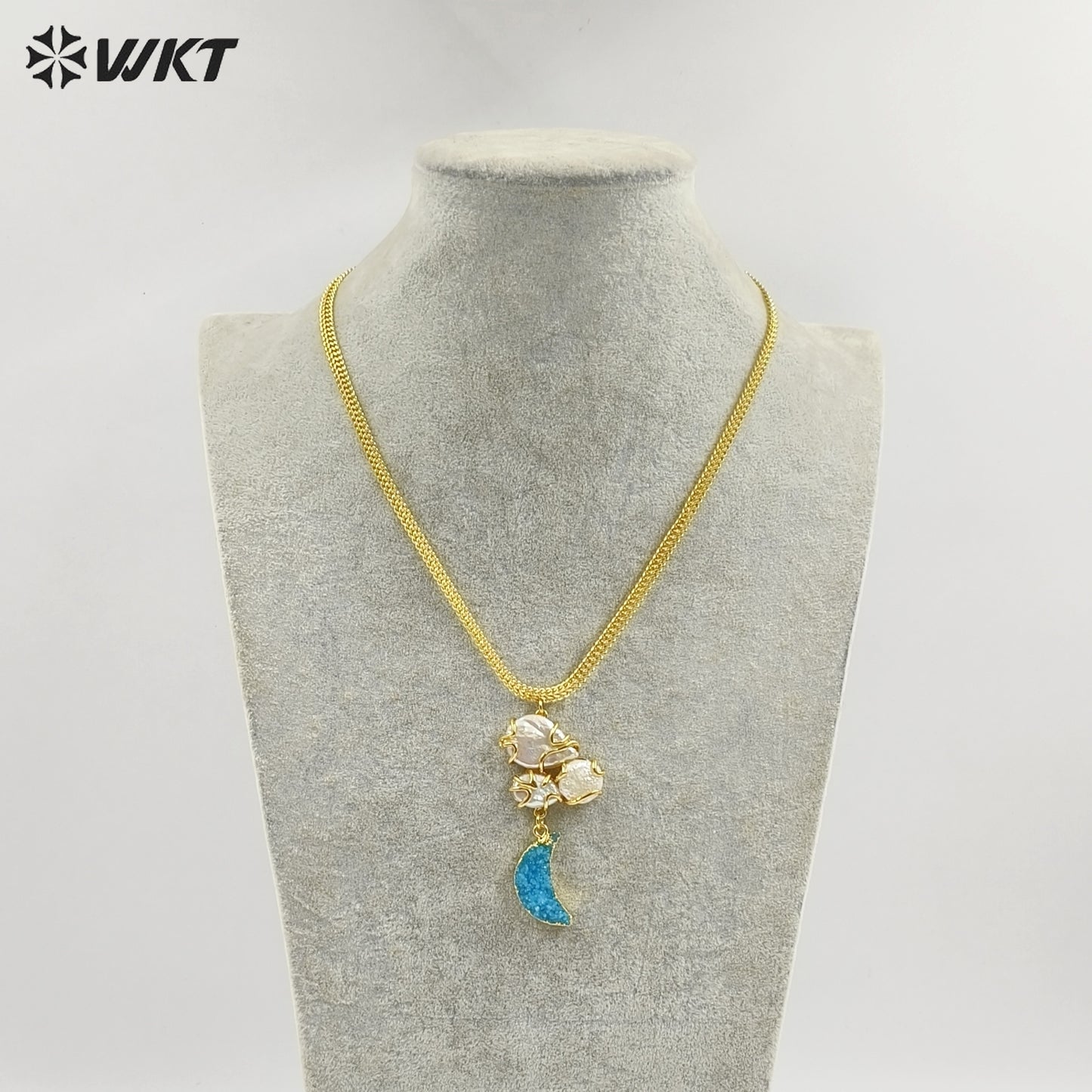 WT-JN399 Unique Design Gold Plated Natural Pearl Connect Moon Shape Stone Pendant Necklaces For Female Daily Decorative Jewelry