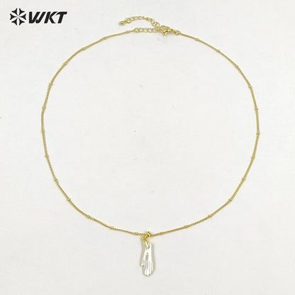 WT-JN395 Delicate Gold Thin Chain With Mother Of Pearl Hand Shape Little Pendant Necklace For Female Elegant Daliy Jewelry