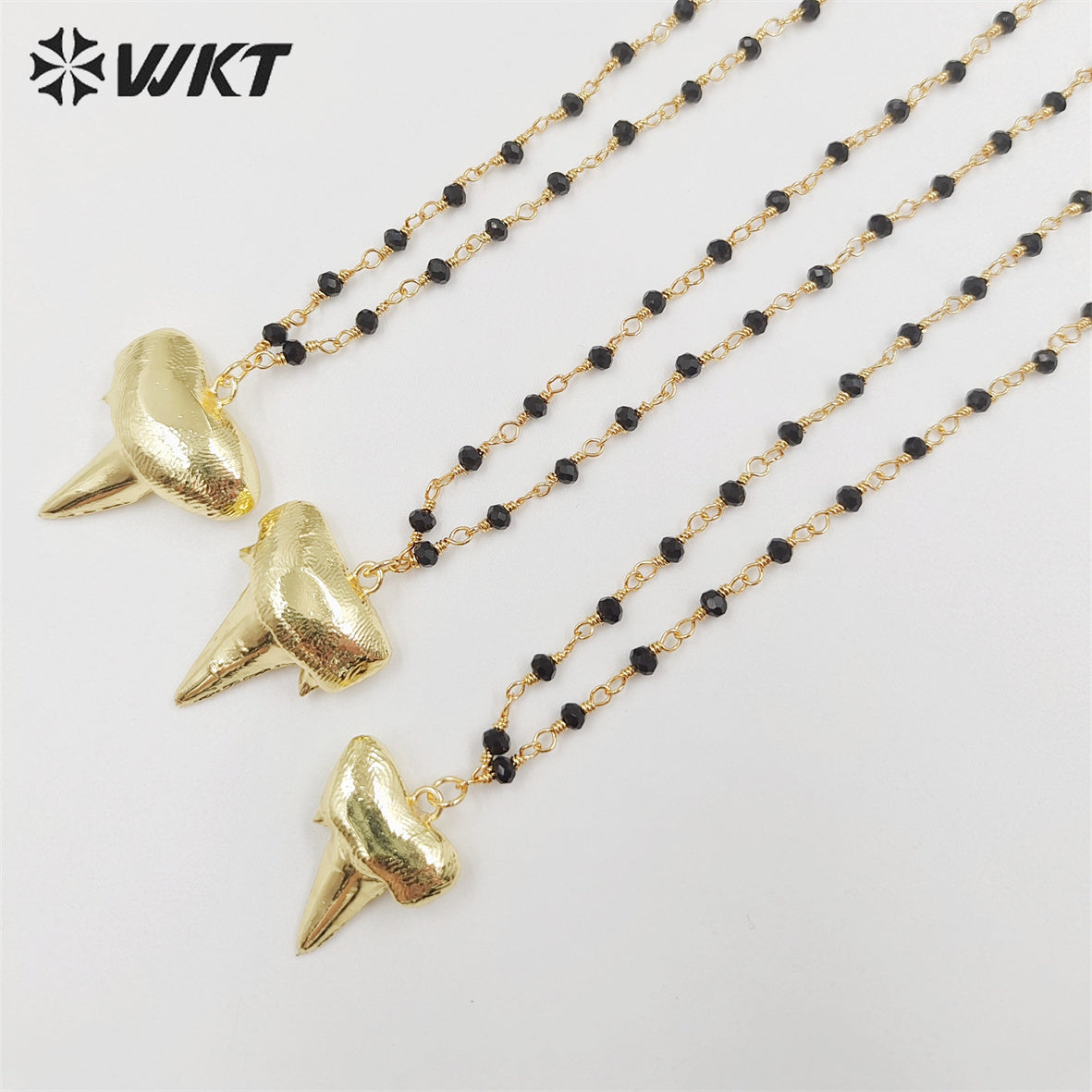 WT-N227 Wholesale Fashion 18k Gold Plated Natural Shark Tooth Necklace with Black Rosary Beads Real Teeth Bone Necklace