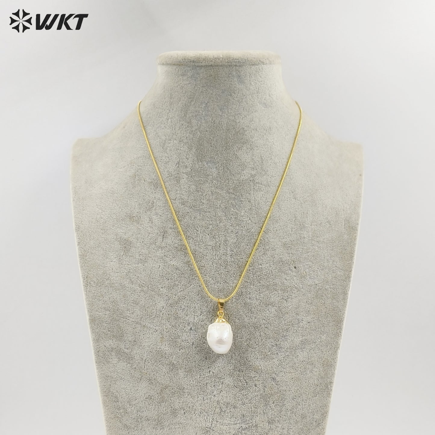 WT-N912 Elegant Natural Mother of Pearl Necklace , Charm 18k Real Gold Plated Cap Bail Pearl Necklace for Women