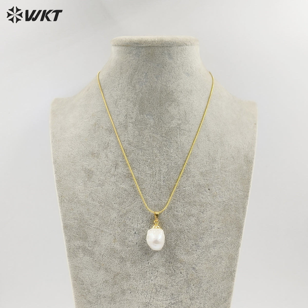 WT-N912 Elegant Natural Mother of Pearl Necklace , Charm 18k Real Gold Plated Cap Bail Pearl Necklace for Women