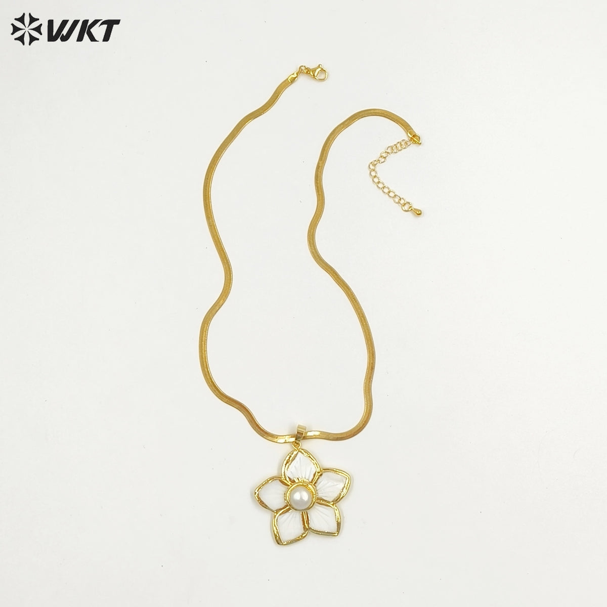 WT-JN326 Wholesale Romantic Necklace Gold Plated Flower Shape Pendant with Shell and Pearl Jewelry Gift for Ladies Party