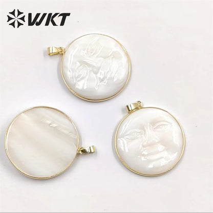 WT-JP334 Big Size 35MM Natural White Shell Sun Pendant Gold Bezel Unique Energy Hand Carved Smile Pendant for Necklace