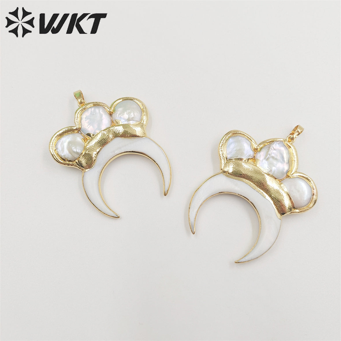 WT-MP254 Wholesale Fashion White Shell Crescent Horn Pendant with Triple Pearl Charm 18k Real Gold Plated Moon Pendant