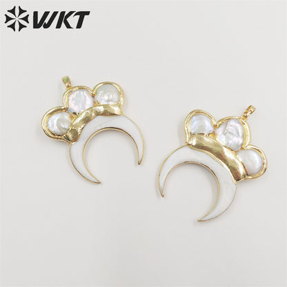 WT-MP254 Wholesale Fashion White Shell Crescent Horn Pendant with Triple Pearl Charm 18k Real Gold Plated Moon Pendant