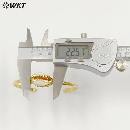WT-B490 Hot-sale Natural Cowrie Bangle Wire Wrapped Bangle Gold Plated Bezel Women Fashion Charm Bracelet Jewelry