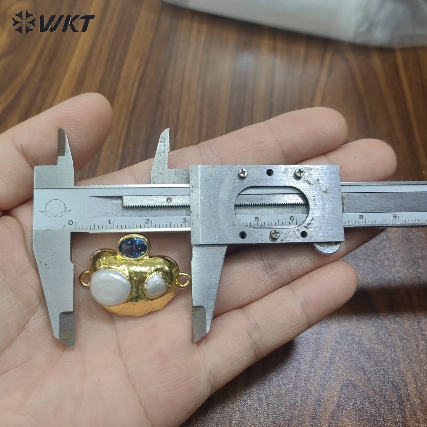 WT-PC023 New Arrival 18K Gold Plated Pearl And Various Colors Zircon Connector With Double Hoops For Women Bracelets Making