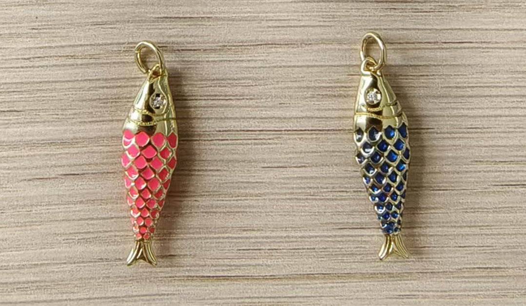 WT-MP322 High Quality Ocean Series Multi Designs Yellow Brass Gold Electroplated Metal Fish Shape Pendants As Jewelry Findings