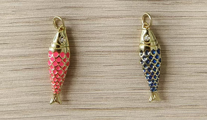 WT-MP322 High Quality Ocean Series Multi Designs Yellow Brass Gold Electroplated Metal Fish Shape Pendants As Jewelry Findings