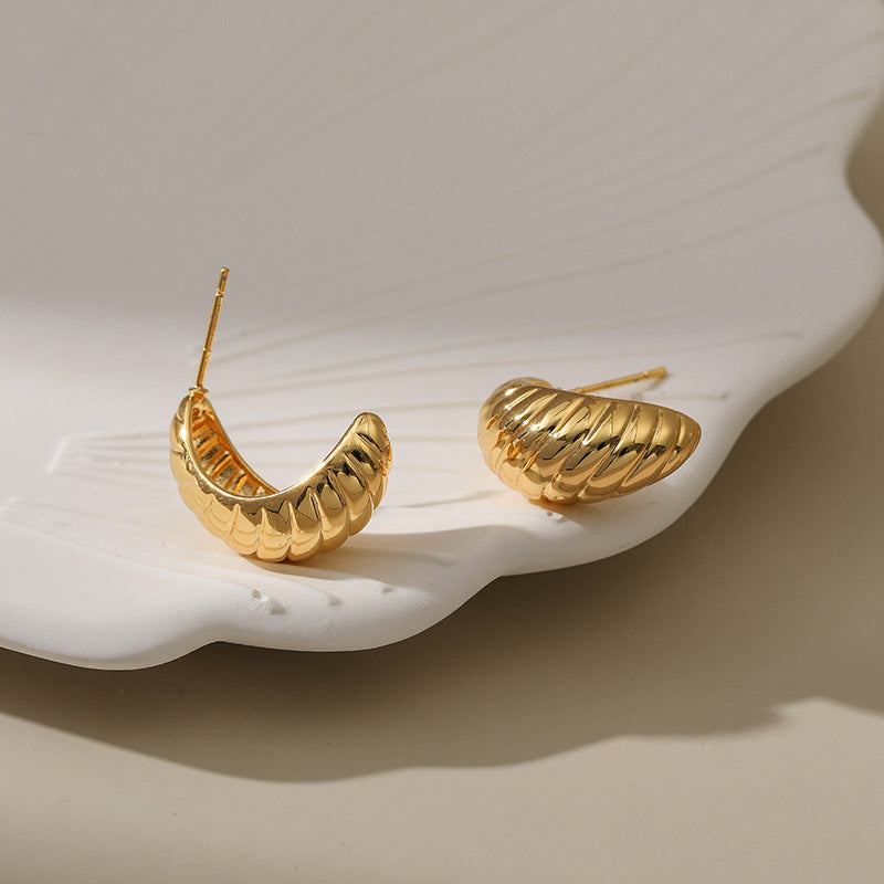 WT-JFE97 Fried Dough Twists Bread Irregular Versatile 18k Gold Plated Copper Plating Ball Shaped Hoops Trendy Earring Findings
