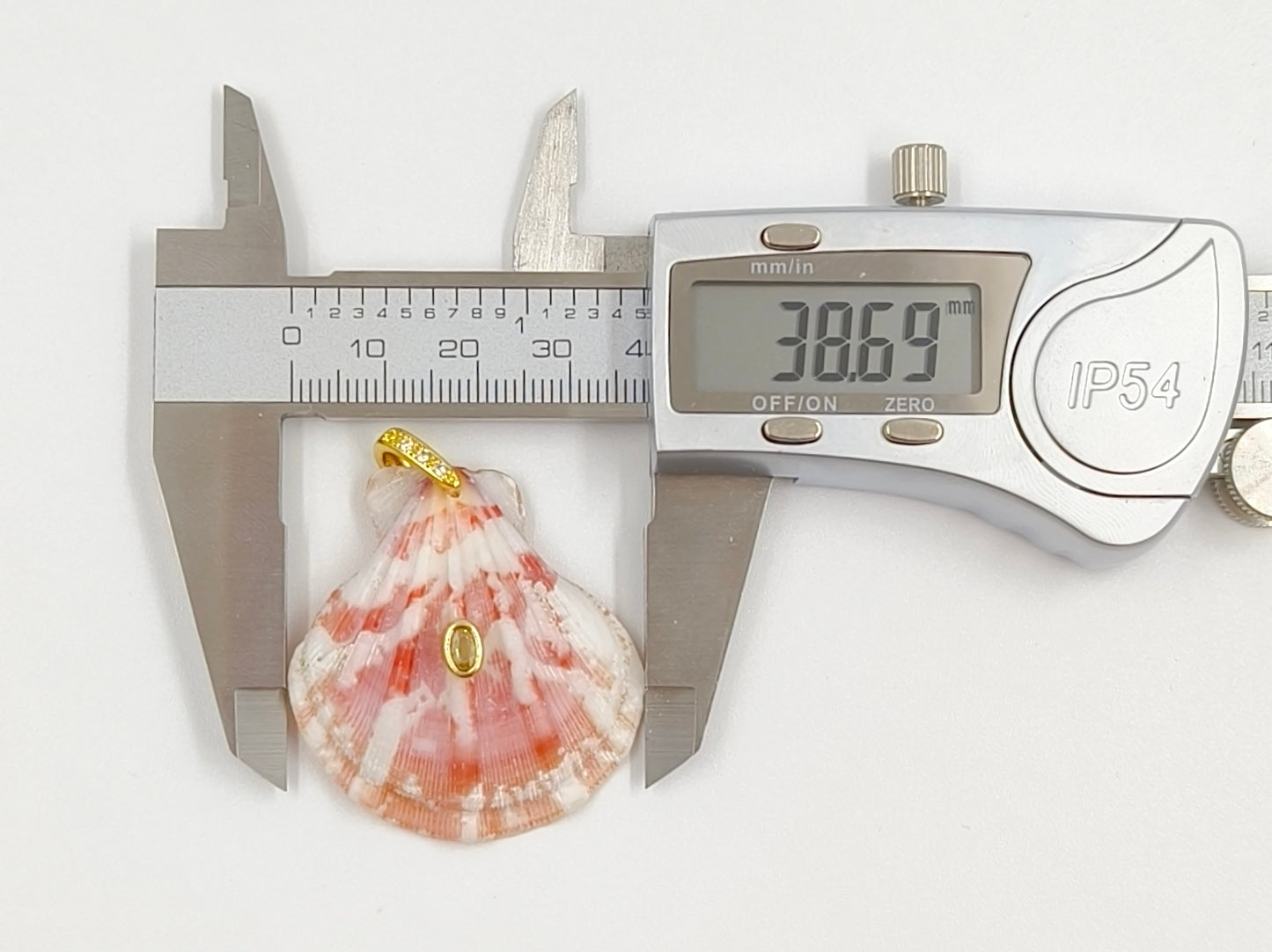 WT-JP488 Wonderful Charms Zircon Setting In Natural Shell Gold Pendants For Lady Friends Jewelry Gift Making Accessory