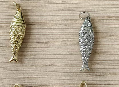 WT-MP322 High Quality Ocean Series Multi Designs Yellow Brass Gold Electroplated Metal Fish Shape Pendants As Jewelry Findings