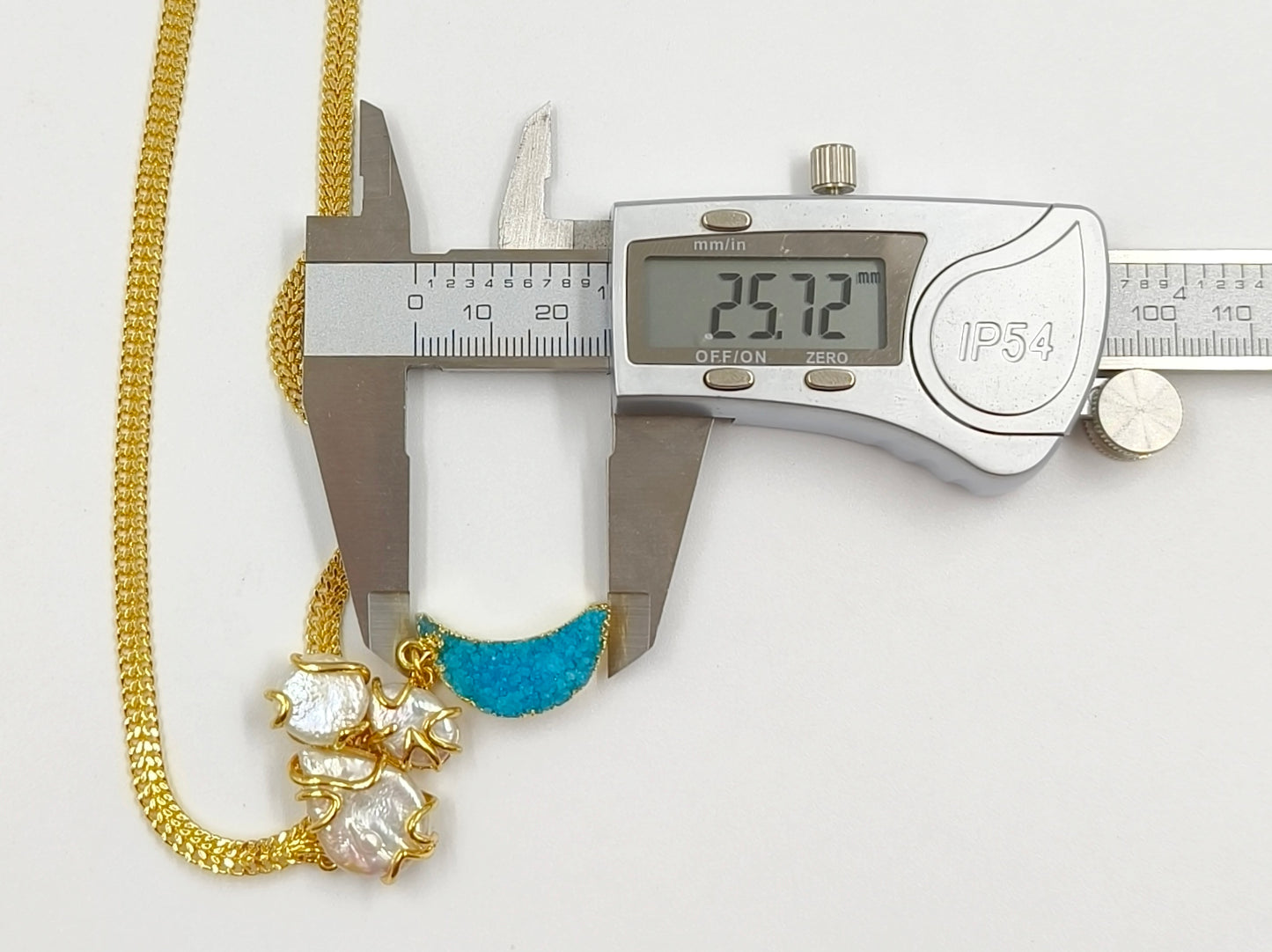 WT-JN399 Unique Design Gold Plated Natural Pearl Connect Moon Shape Stone Pendant Necklaces For Female Daily Decorative Jewelry