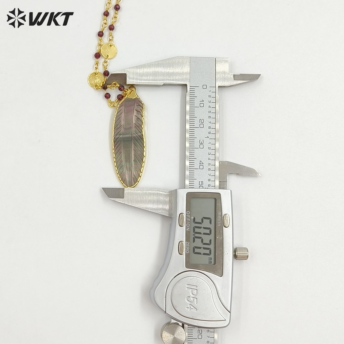 WT-JN400 Fashion Elegant Style Gold Plated Little Stone Chain With Natural Shell Feather Pendant Necklace For Lady Matching