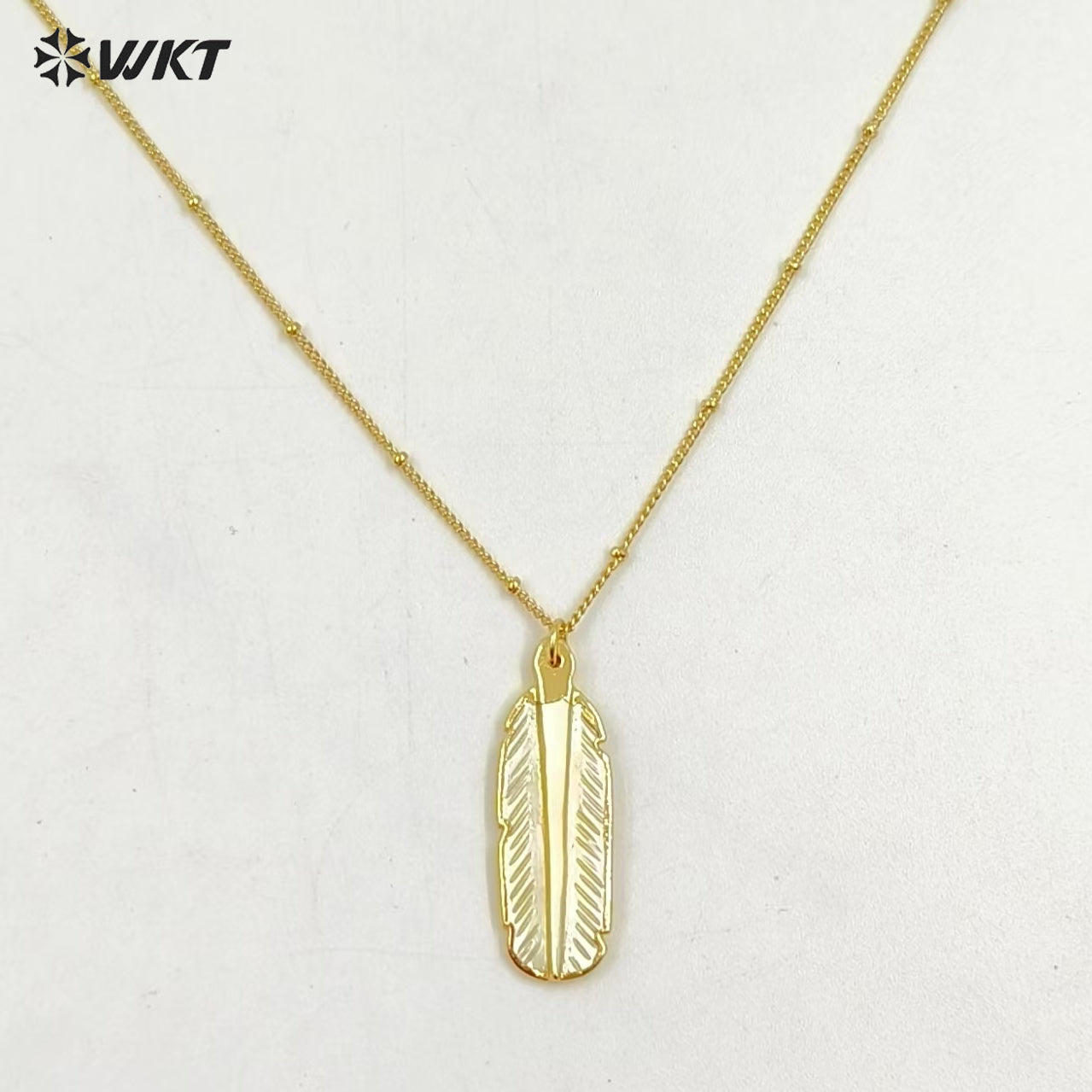 WT-N1081 WKT Wholesale Hot Natural Shell Carved Feather Charming 18k Real Gold Plated Cable Beaded Link Chain Shell Necklace
