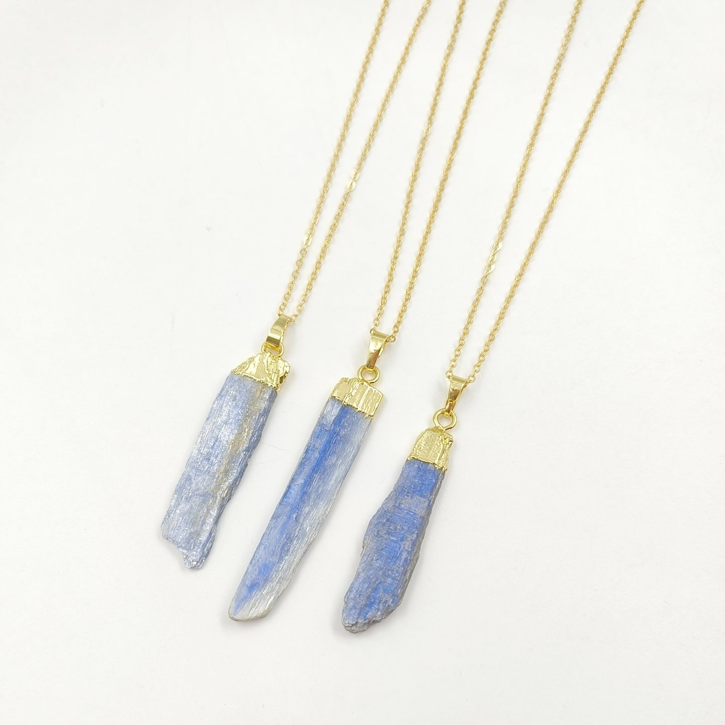 WT-N451 Wholesale Natural Raw Blue Kyanite Necklace Fashion Gemstone Charm Kyanite with 18k Gold Plated Pendant Necklace