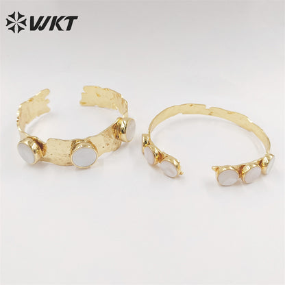 WT-MPB074 WKT NEW Design 18k Real Gold Plated Resist Tarnishable Shell Bezel Setting Bangle Women Wedding Gold Bangle