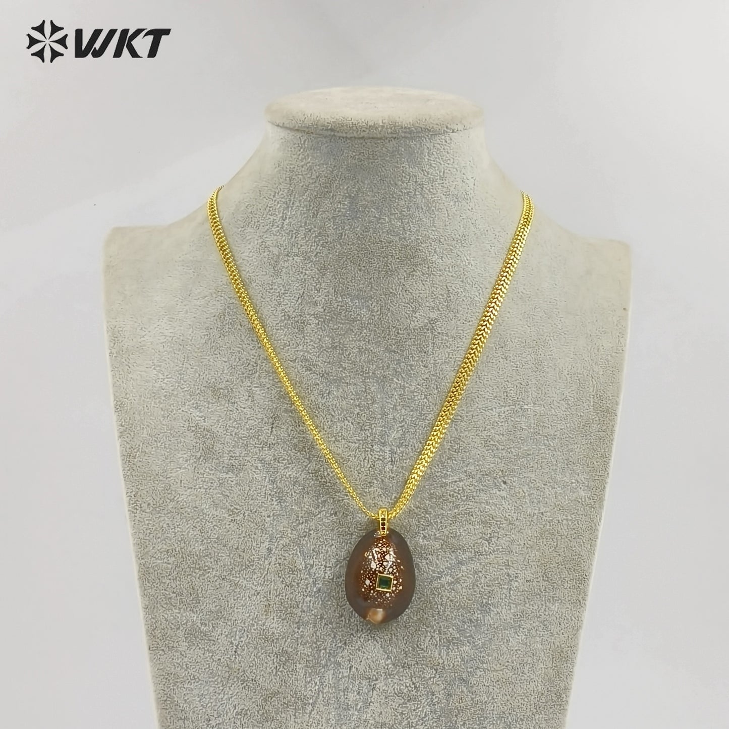 WT-JN386 Newest Minimalism Gold Electroplated Chain With Snow Mountain Cowrie Shell Pendant Necklace For Girl Summer Wearing