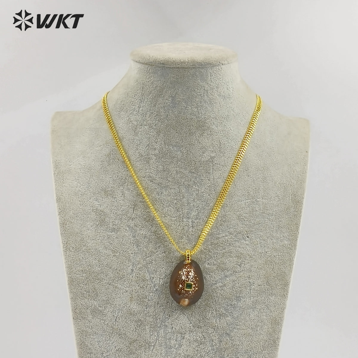 WT-JN386 Newest Minimalism Gold Electroplated Chain With Snow Mountain Cowrie Shell Pendant Necklace For Girl Summer Wearing