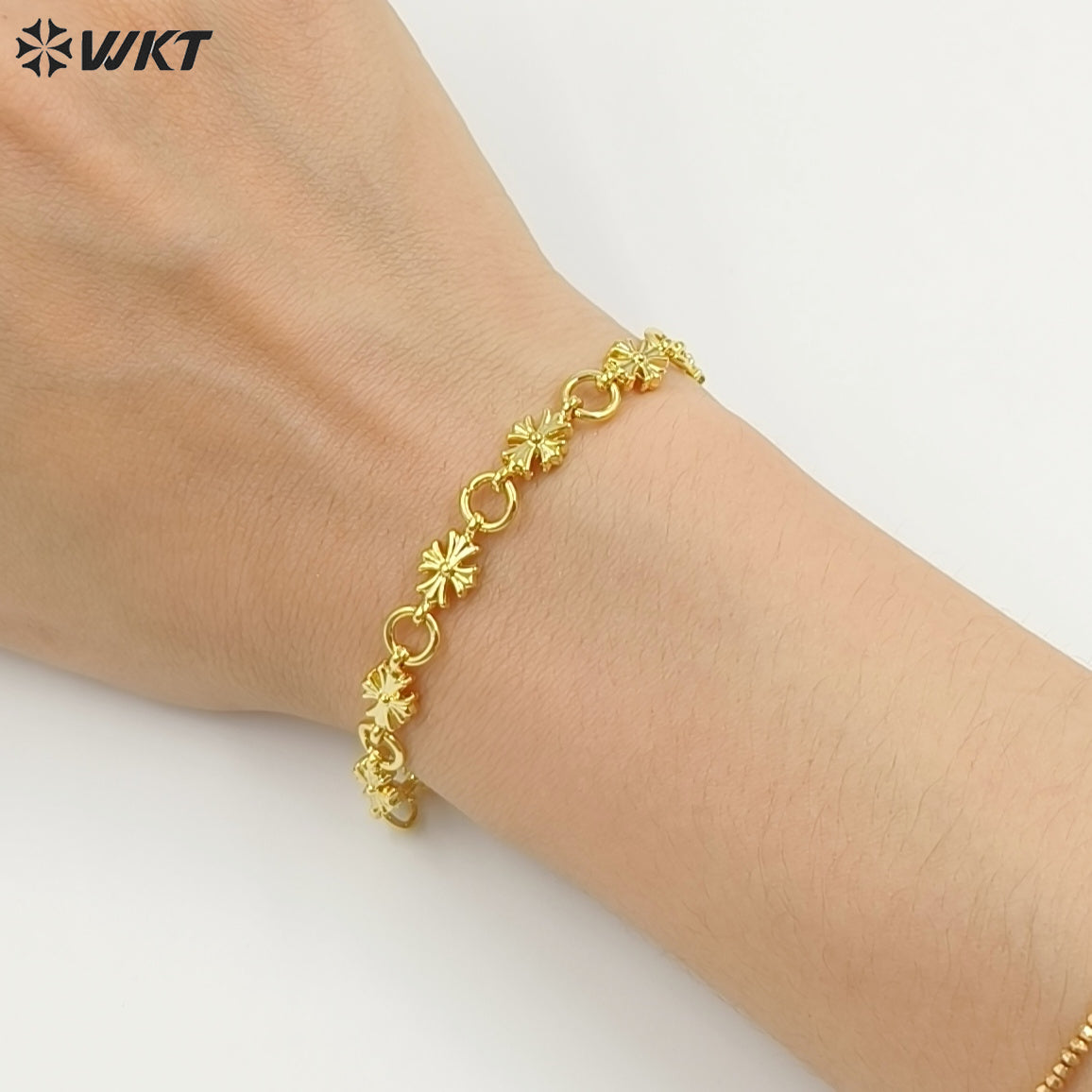 WT-JF369 Newest Simple Fashion Design Gold Plated Round Cross Shape Yellow Brass Metal Bracelets For Female Daily Jewelry
