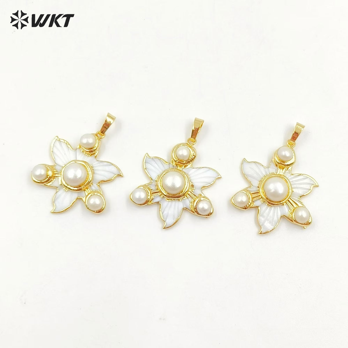 WT-JP394 New Arrivals Elegant and Gentle 18K Gold Plated Natural Flower Shell Round Pearl Pendant for Women Jewelry Accessories