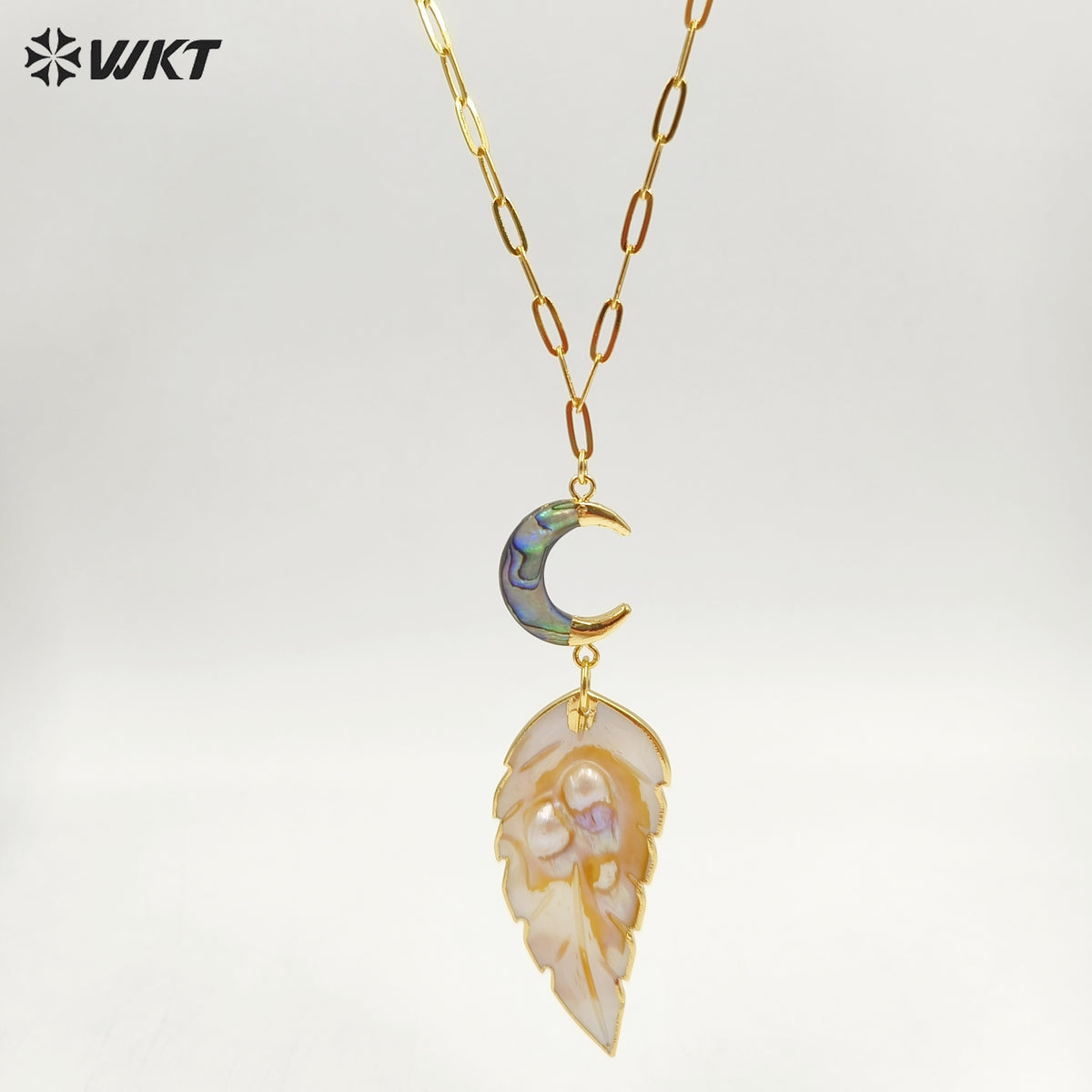 WT-JN308 New Design Fantastic 18K Gold Plated Moon Leaf Shaped Irregular Natural Shell Necklace for Women As Anniversary Gift