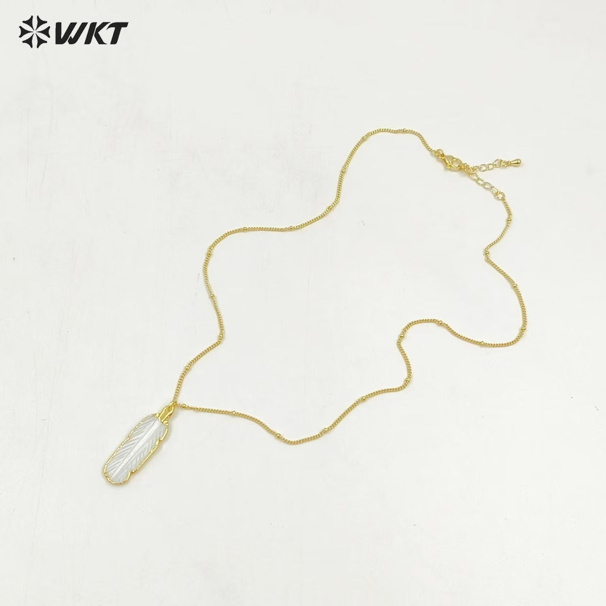 WT-N1081 WKT Wholesale Hot Natural Shell Carved Feather Charming 18k Real Gold Plated Cable Beaded Link Chain Shell Necklace