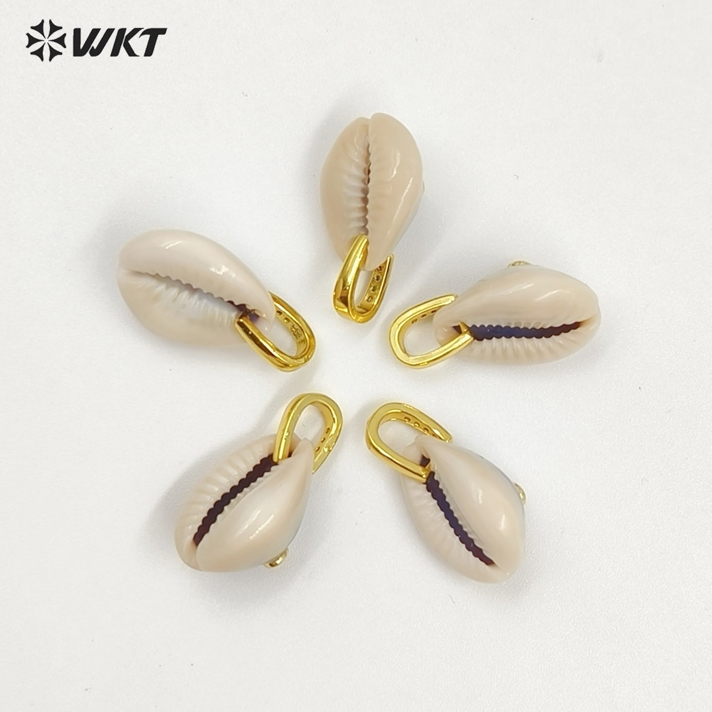 WT-JP493 Fashion Trend Blue Eye Cowrie Shell With Round Zircon Little Pendants Charms For Women Earrings Jewelry Design