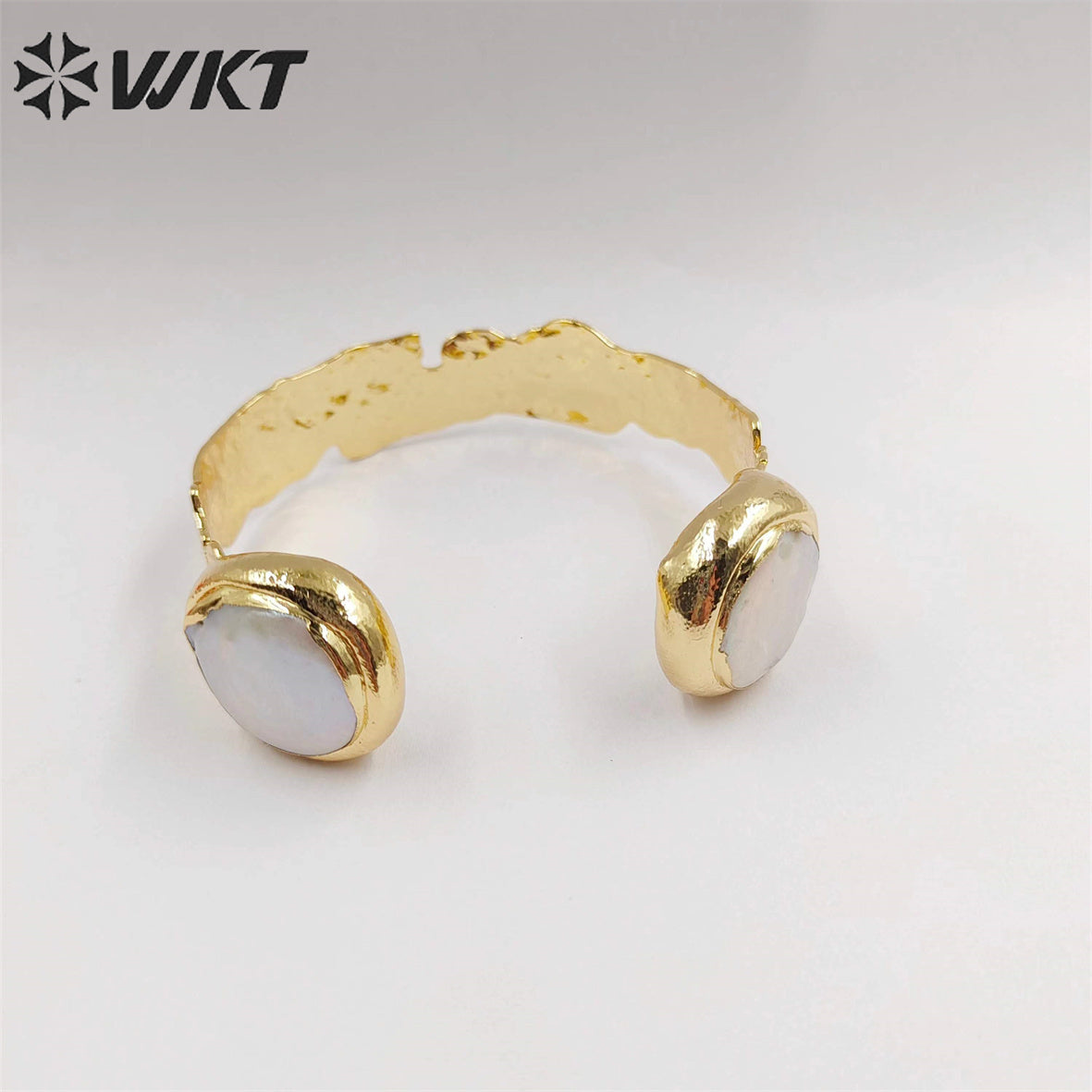 WT-MPB045 Adjustable Fashion Elegant Women Pearl Yellow Brass Bangle New Design with 18k Gold Plated Bangle Pearl Bangle