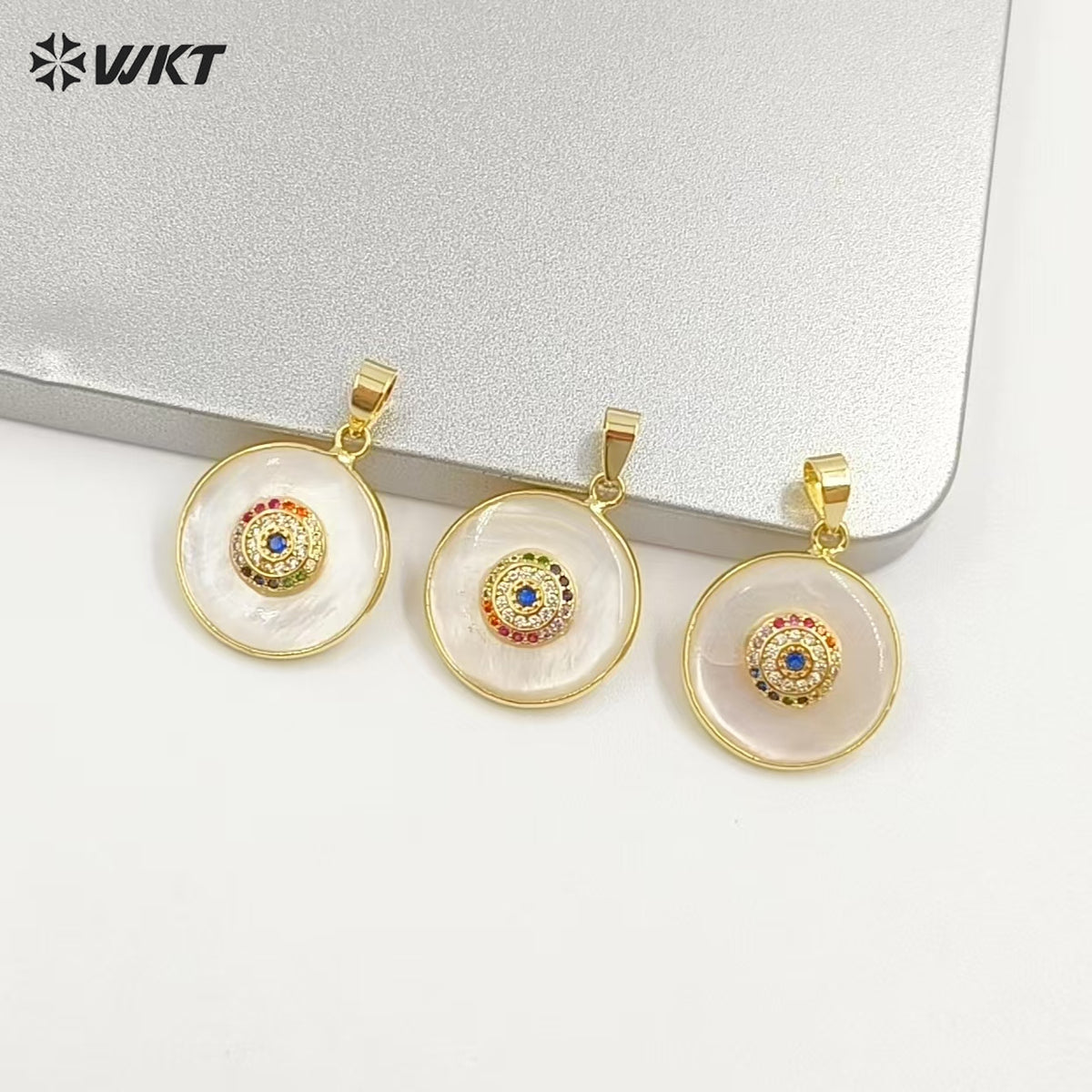 WT-MP308 Delicate Fashion Mother of Pearl Made Round Coin Micro Pave Eye Pendants With 18k Gold Bezel Around Jewelry