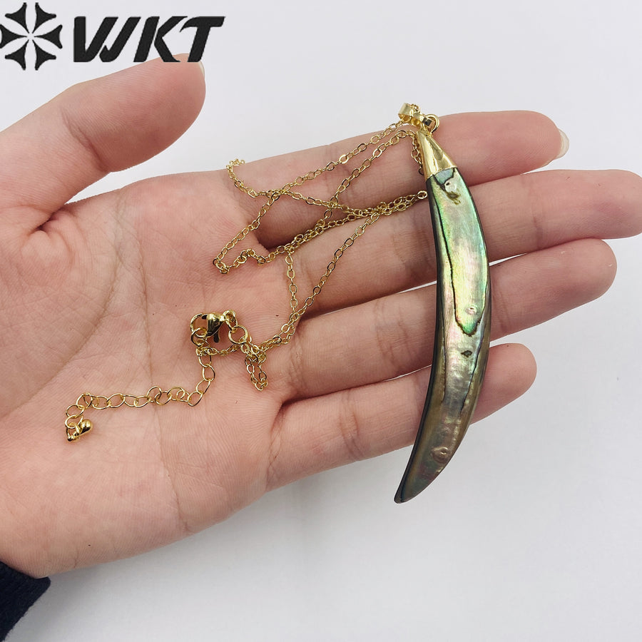WT-N466 Fashion Trendy Vintage Gift for Women Moon Shaped Colorful Natural Gemstone Pendant 18k Gold Necklace