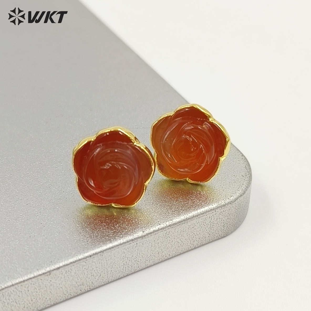 WT-E813 Exquisite Gold Plated Natural Gemstone Hand Carved Rose Flower Shape Little Earrings Studs For Lady Daily Jewelry