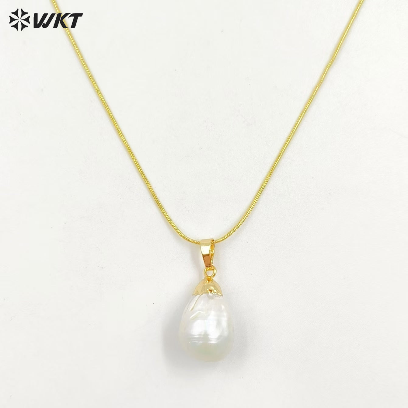 WT-N912 Elegant Natural Mother of Pearl Necklace , Charm 18k Real Gold Plated Cap Bail Pearl Necklace for Women