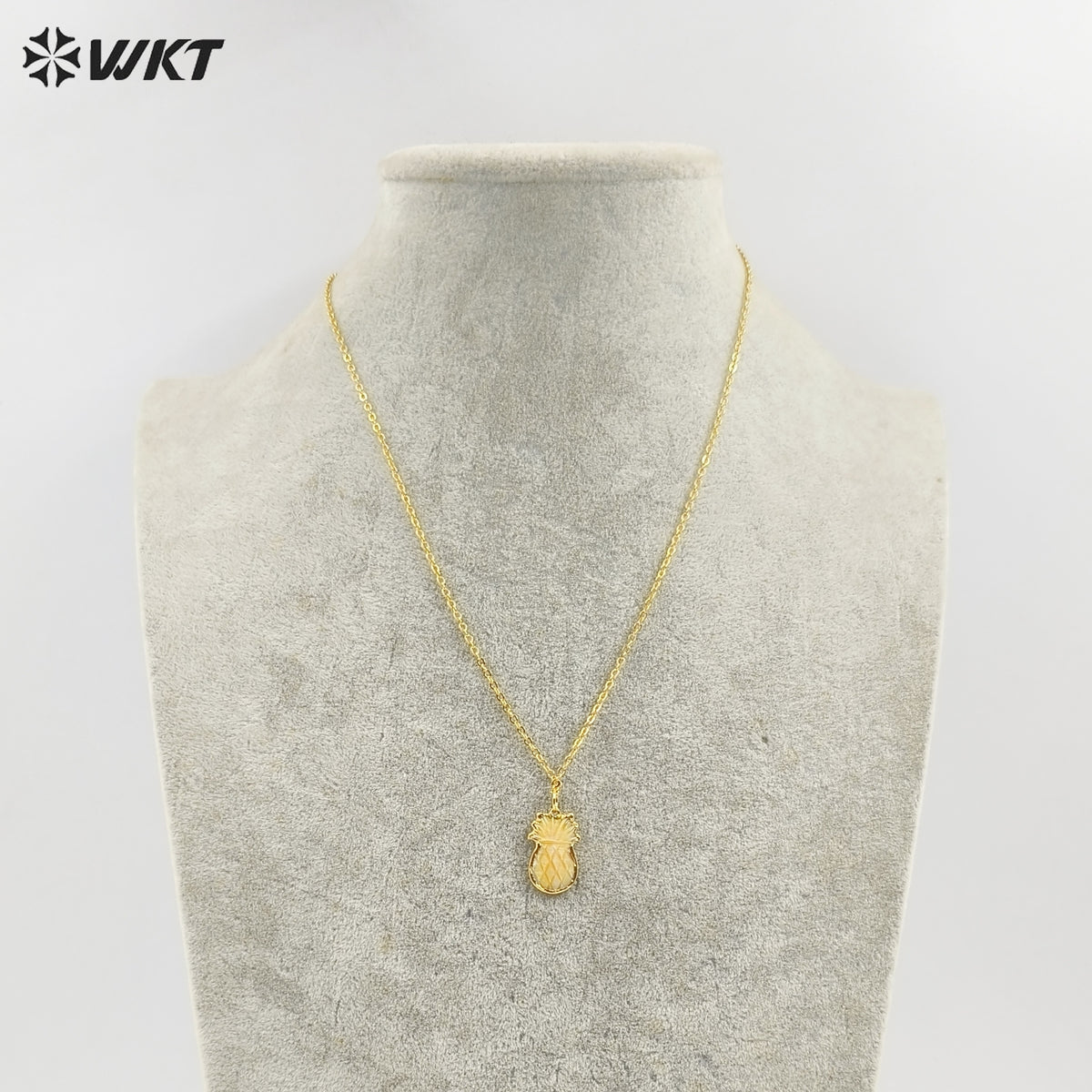 WT-N1082 WKT Wholesale Hot Natural White Yellow Shell Charm Carved 24k Real Gold Plated Tiny Shell Pineapple Necklace
