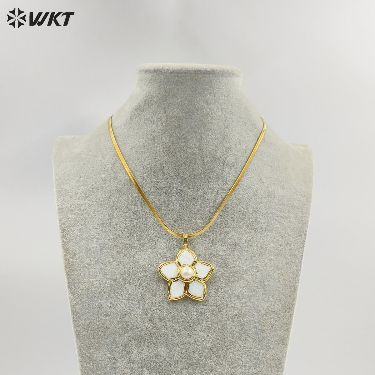 WT-JN326 Wholesale Romantic Necklace Gold Plated Flower Shape Pendant with Shell and Pearl Jewelry Gift for Ladies Party