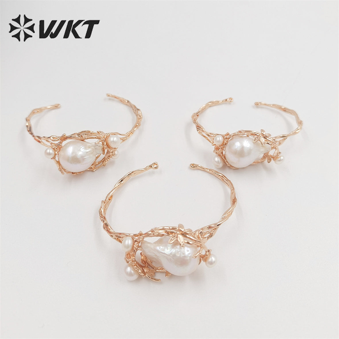 WT-MPB057 Gorgeous Light Gold Plated Natural Baroque Pearl Bangle Unique Irregular Open Cuff Pearl Bangle for Women Gift
