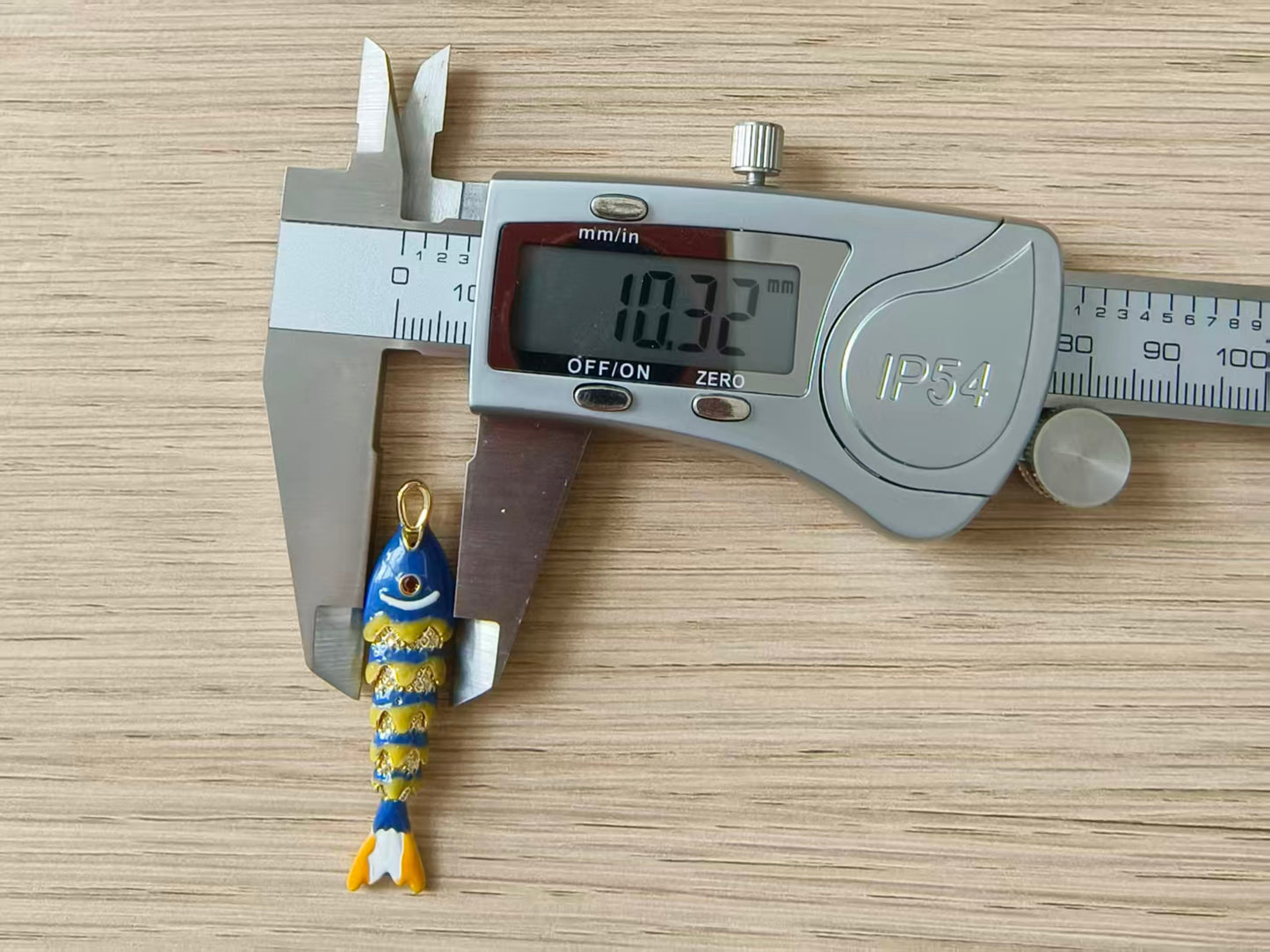 WT-MP322 High Quality Ocean Series Multi Designs Yellow Brass Gold Electroplated Metal Fish Shape Pendants As Jewelry Findings