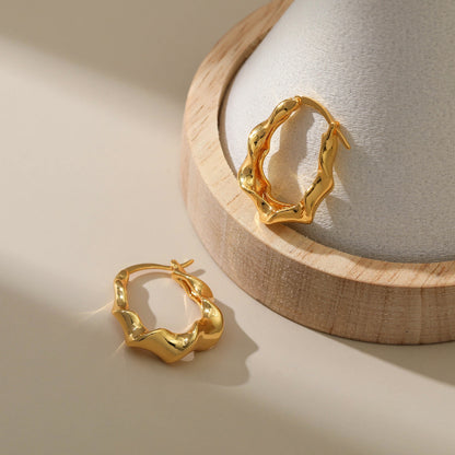 WT-JFE103 Fold Exquisite Wave Shaped Versatile 18k Gold Plated Copper Plating Hoops Fashion Studs Earring Findings