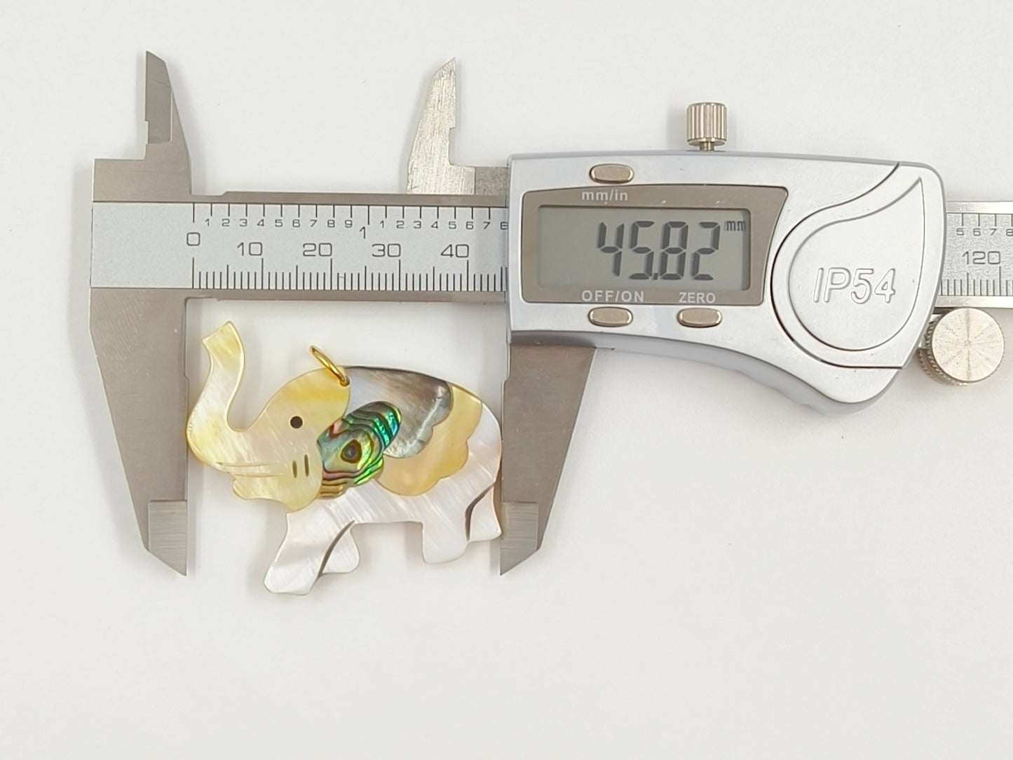 WT-JP460 Wonderful Gold Plated Multiple Designs Natural Shell Elephant Owl Dog Shape Pendant For Friends Gift DIY Making