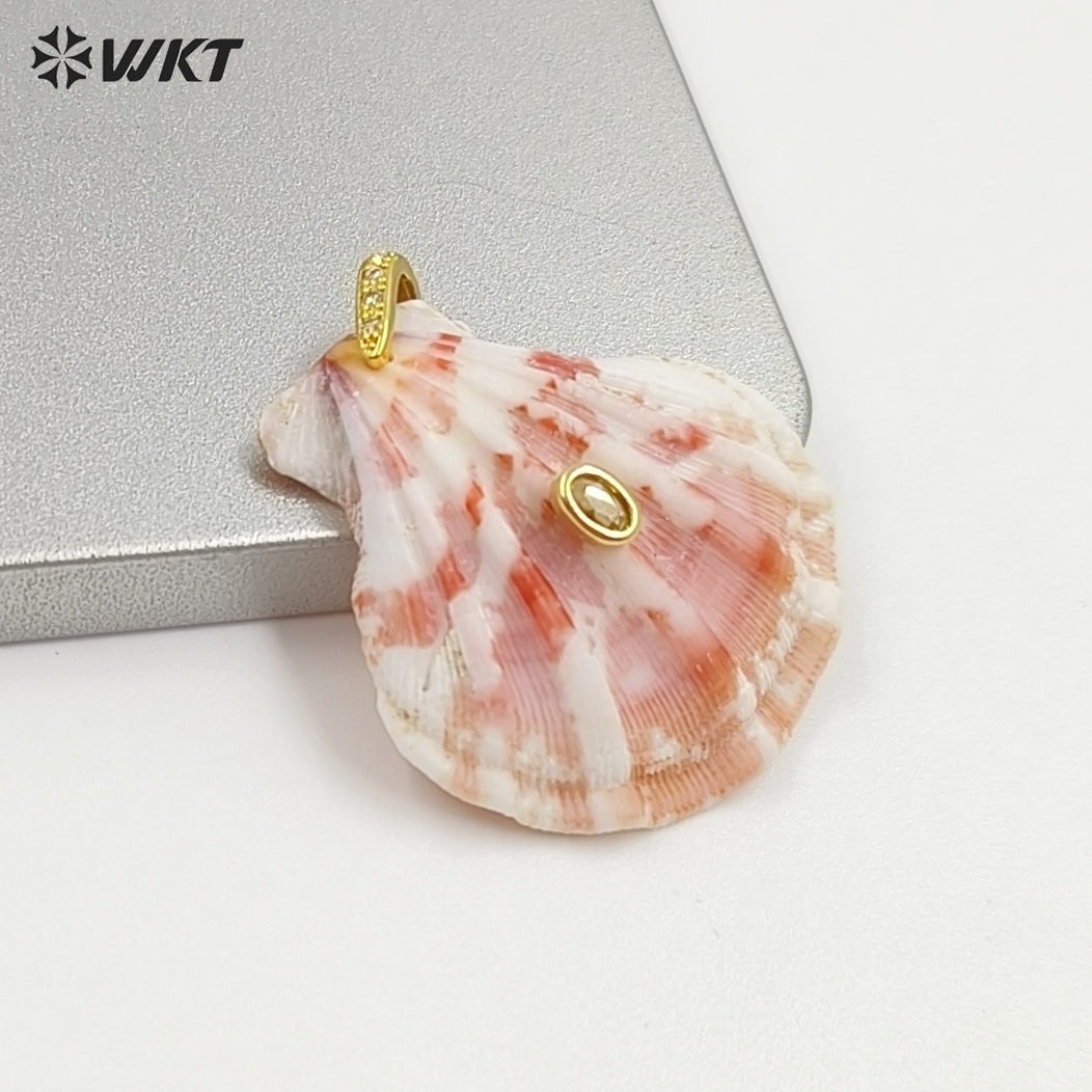 WT-JP488 Wonderful Charms Zircon Setting In Natural Shell Gold Pendants For Lady Friends Jewelry Gift Making Accessory