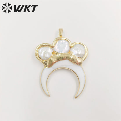WT-MP254 Wholesale Fashion White Shell Crescent Horn Pendant with Triple Pearl Charm 18k Real Gold Plated Moon Pendant