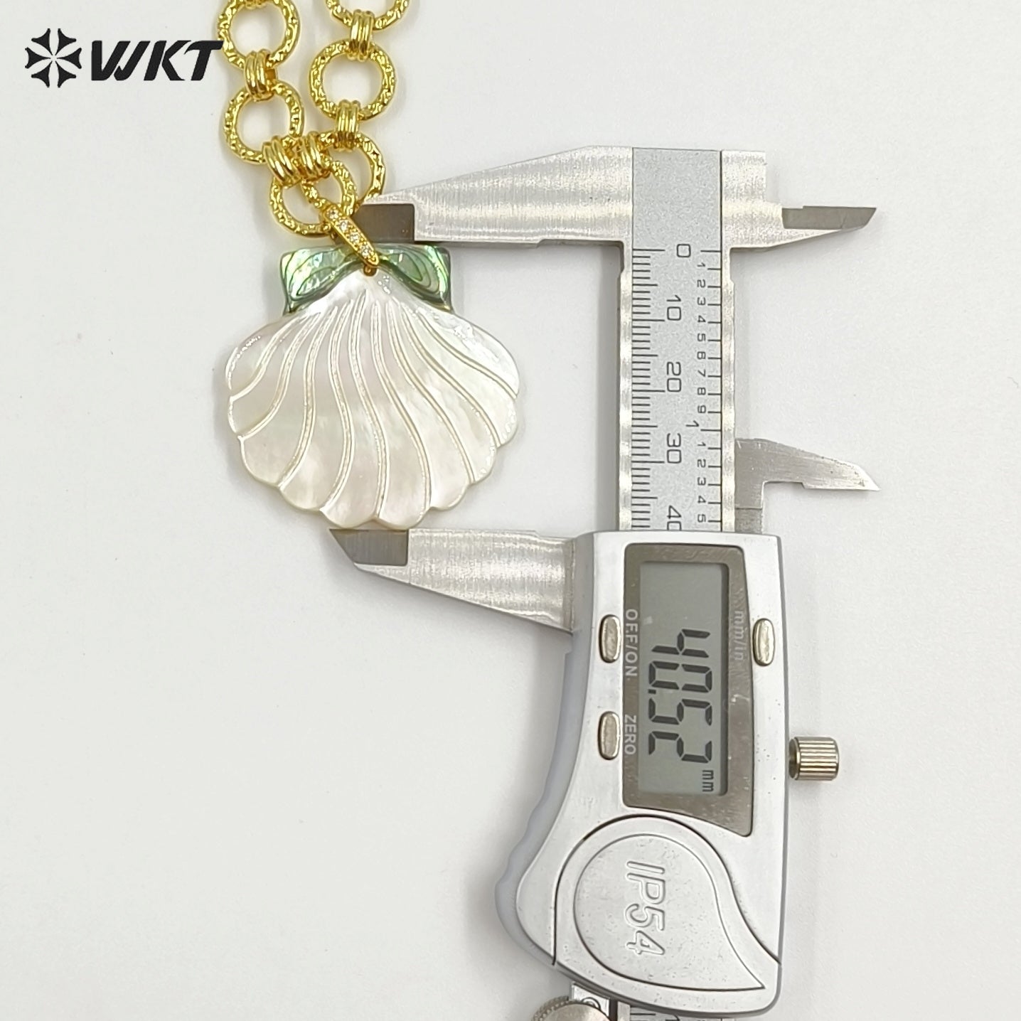 WT-JN398 Wonderful Design Gold Electroplated Thick And Thin Chain Splicing With Shell Pendant Necklaces As Women Fashion Jewelry