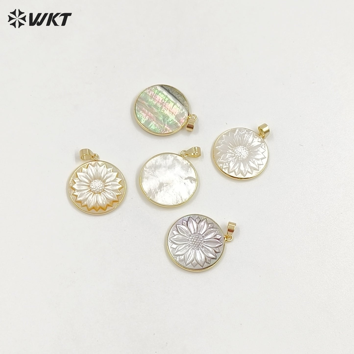 WT-JP417 Lovely Pretty Handmade Carved Natural Sea Shell Round Sun Flowers Jewelry Pendants For Friend gift