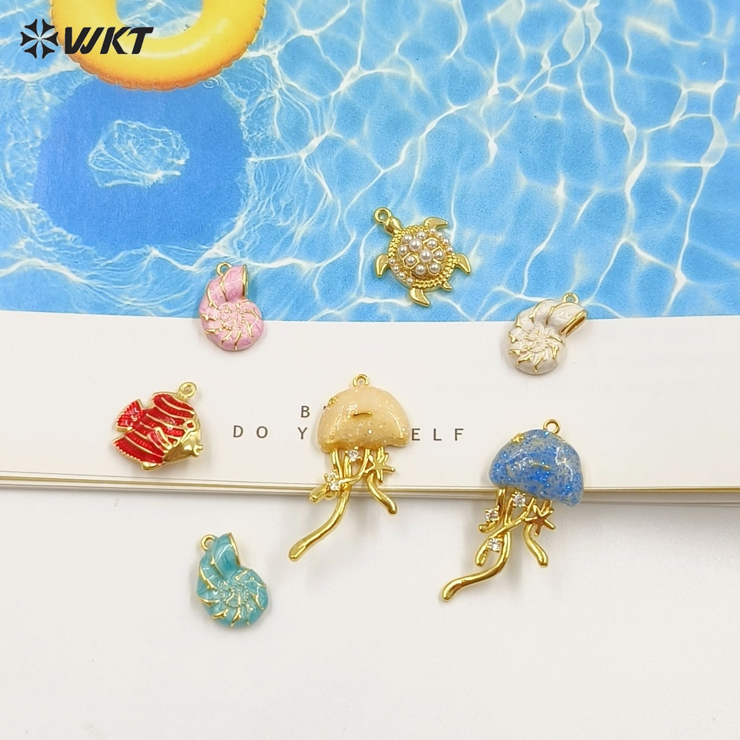 WT-MP309 Interesting Delicate Brass With Drop Oil Gold Plated Marine Animals Sea Turtles Shape Small Pendant For Necklace DIY