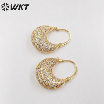 WT-ME086 Wholesale Newest Design Micropaved Cubic Zircon Setting Destiny Moon Shape Clasp Earrings Lady CZ Earrings