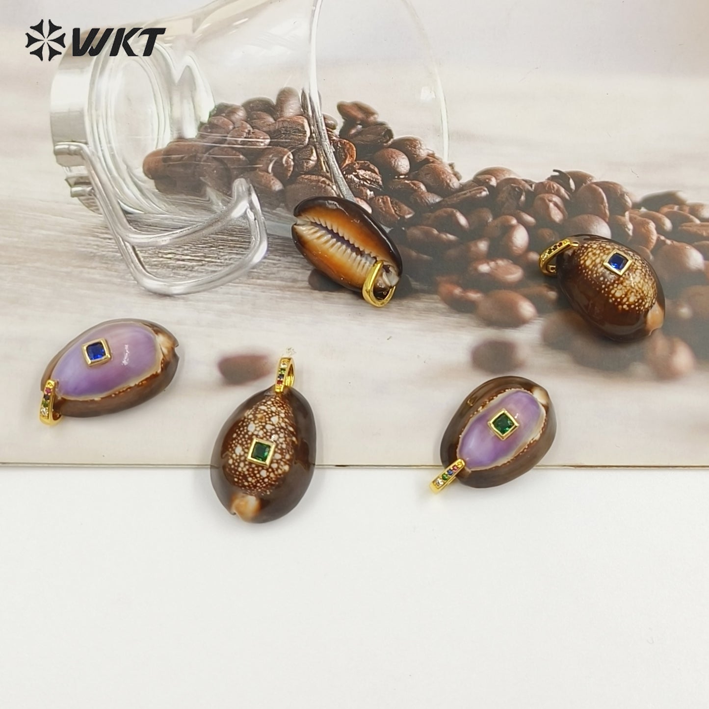 WT-JP494 Wonderful Snow Mountain Cowrie Setting In Square Zircon Pendant As Popular Necklace Jewelry Decorative Accessory
